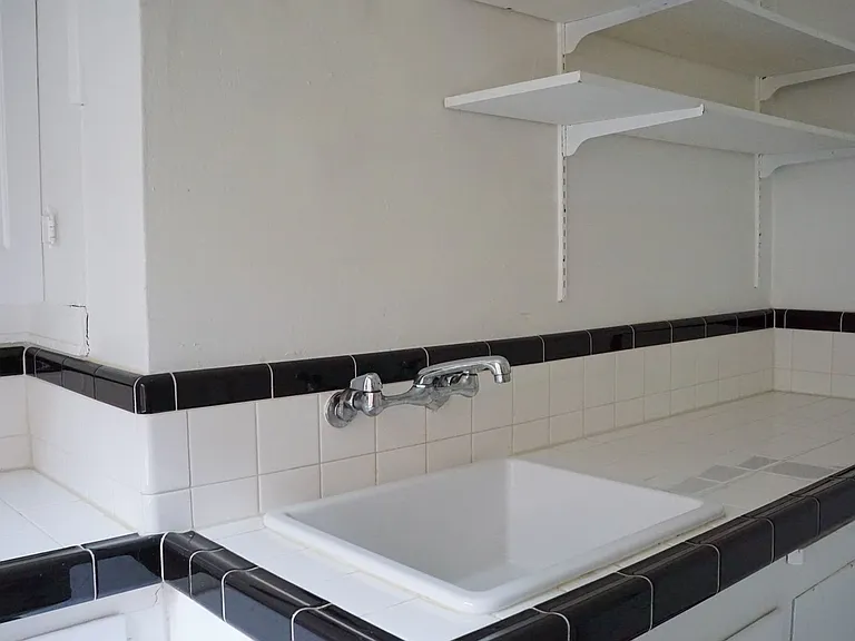 751 SW Vista Ave #4 — Photo 1