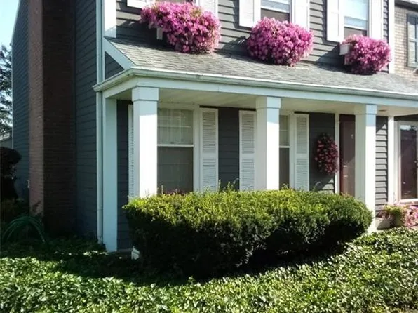 21 Georgetown Dr, Bowling Green, OH 43402
