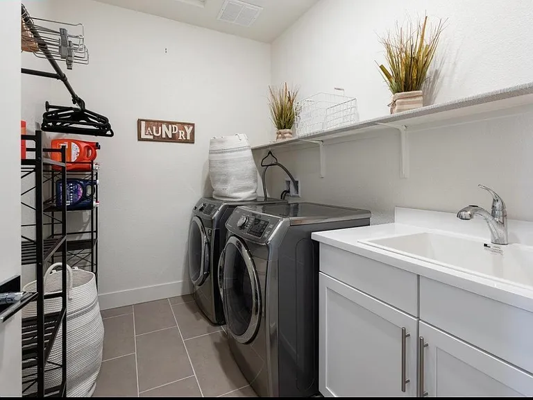 6779 Celadon Ln — Photo 8
