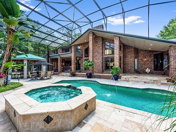 2nd image of 217 Shady Oaks Cir