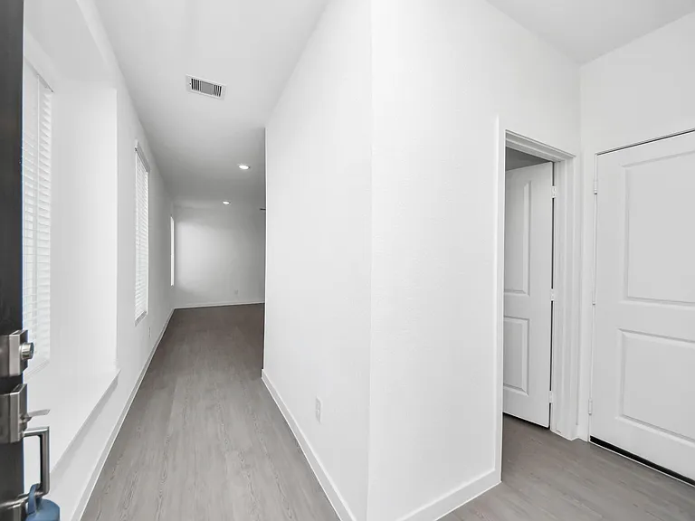 29515 Pondview Dr — Photo 6