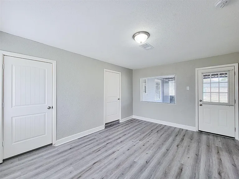 7426 Bigwood St — Photo 21