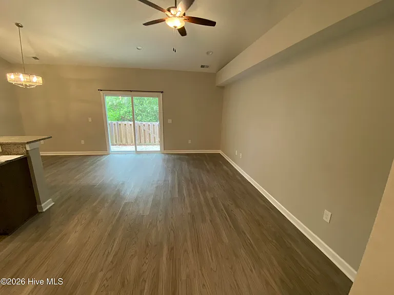 155 Lincoln Place Cir — Photo 5