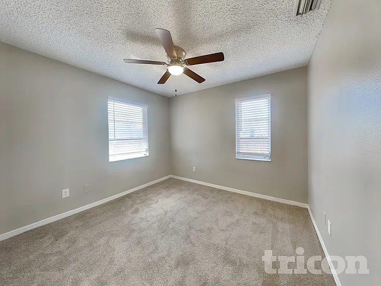 1009 Jamaica Way — Photo 16