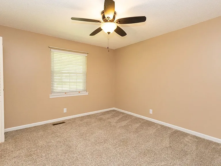 8260 Oxford Dr — Photo 14