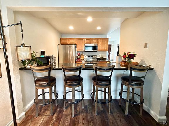 5th image of 490 Edgewood Dr APT 5