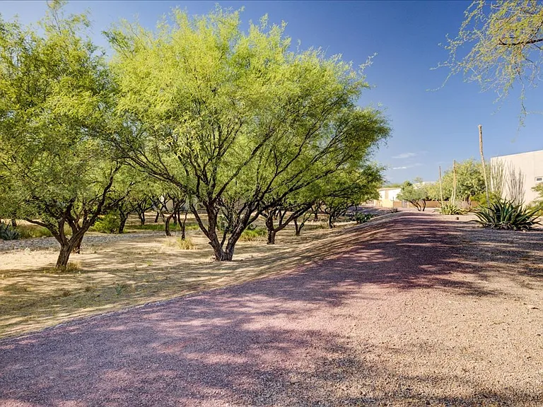 10570 E Maldonado Pl — Photo 36