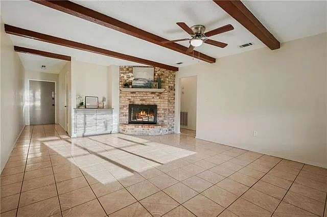 3 bed, 2.0 bath, 1500 sqft, $1,600 — Photo 2