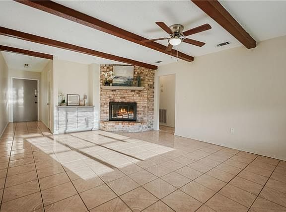 2nd image of 206 W Queens Dr