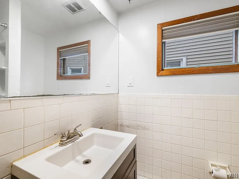 845 Potomac Ave #1 — Photo 13