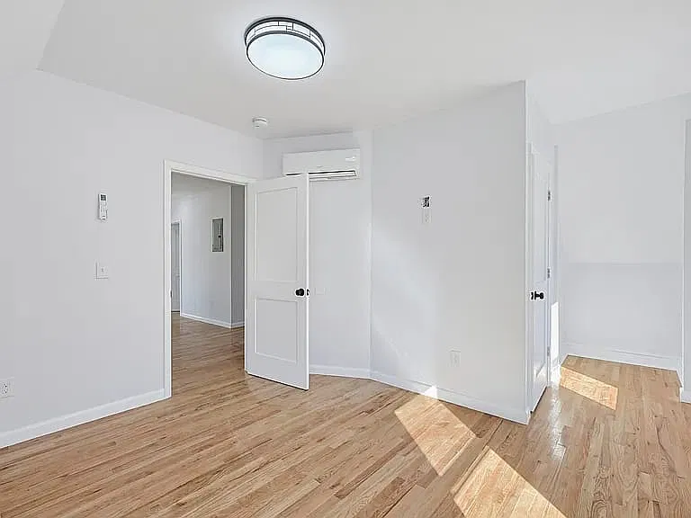 3 bed, 1130 sqft, $3,300 — Photo 2