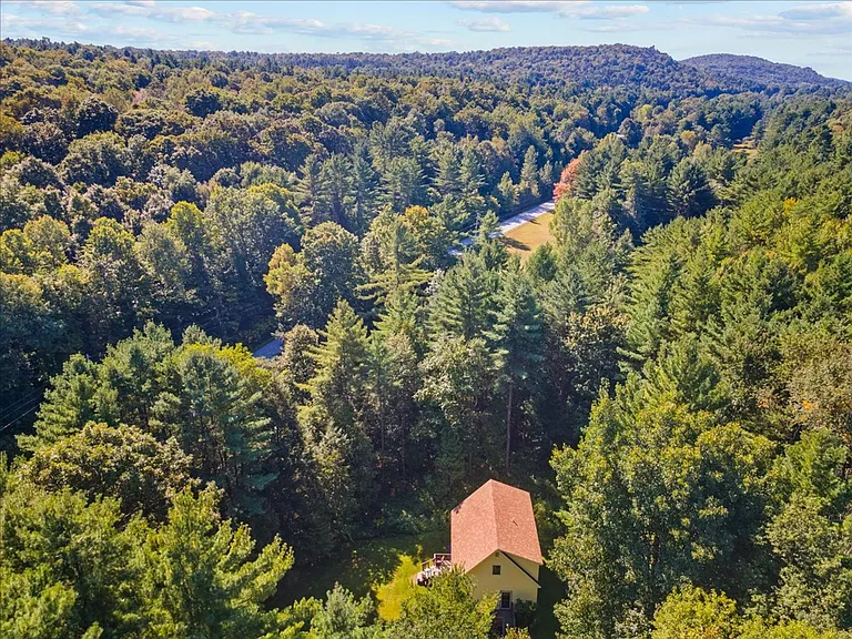 1672 Sweet Hollow Rd — Photo 43