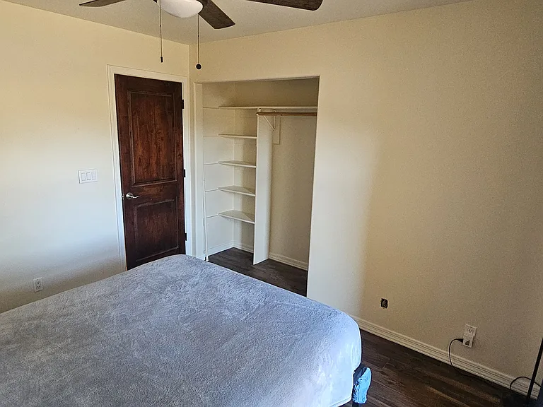 236 W Waltann Ln — Photo 15