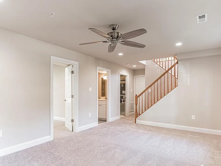 8916 Erie Ave — Photo 32