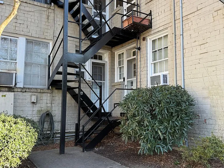1013 N Elm St #A1 — Photo 19