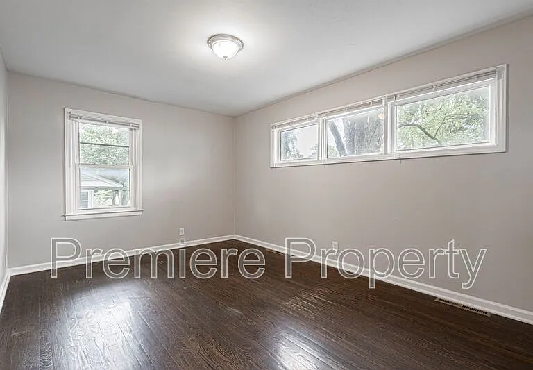 10512 E 60th Ter — Photo 9