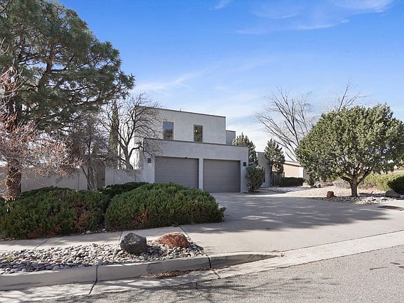 3rd image of 3901 Big Sky Dr NE