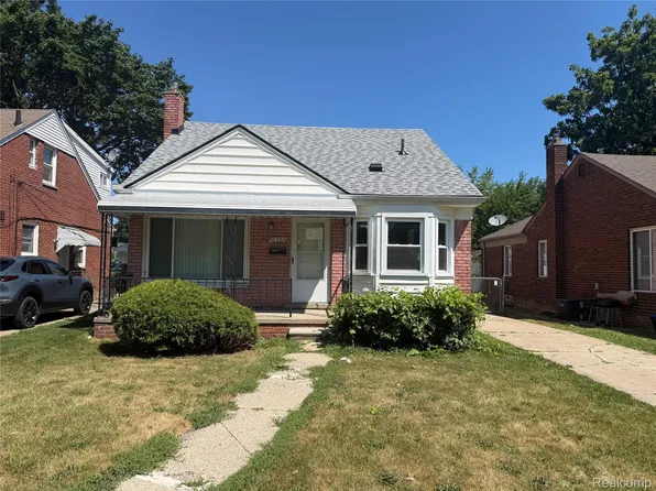 16767 Lincoln Ave, Eastpointe, MI 48021