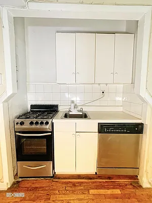 Rented by ONE Manhattan Real Estate | media 18