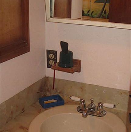  Bathroom 2s sink
