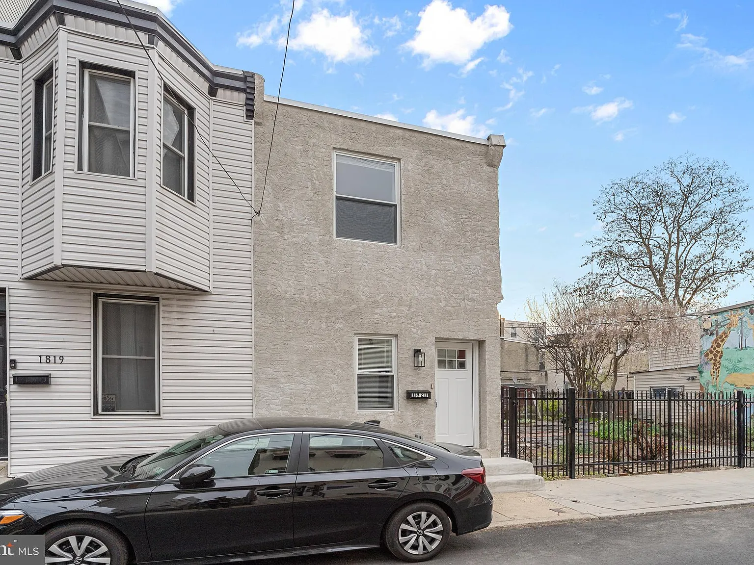 2 bed, 1.0 bath, 819 sqft, $1,575 — Photo 2