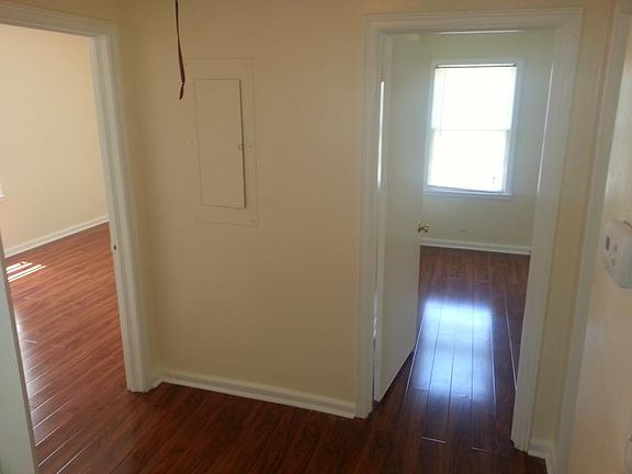 3rd image of 872 Laurel St