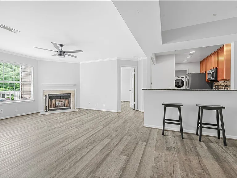 5820 Inman Park Cir #220 — Photo 3