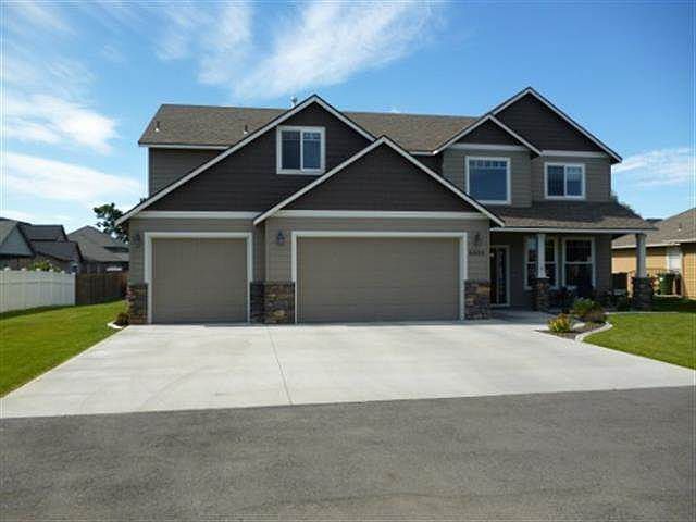 2009 Gorgeous 5 bedroom home in Kellys River Park Estates. Walking distance to the river walking path. 