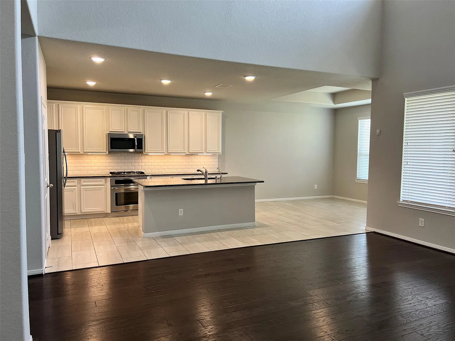 4 bed, 3.0 bath, 3727 sqft, $3,790 — Photo 4