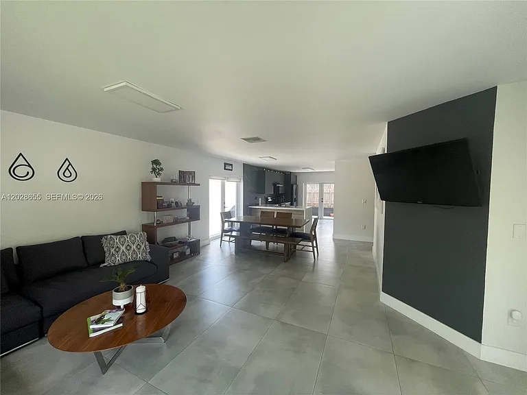 5733 NW 100th Ct — Photo 3