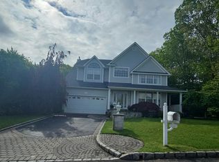 4 Laurel Cres, Manorville, NY