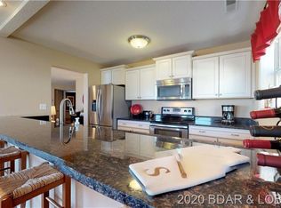 488 Regatta Bay Cir UNIT 2A, Four Seasons, MO 65049