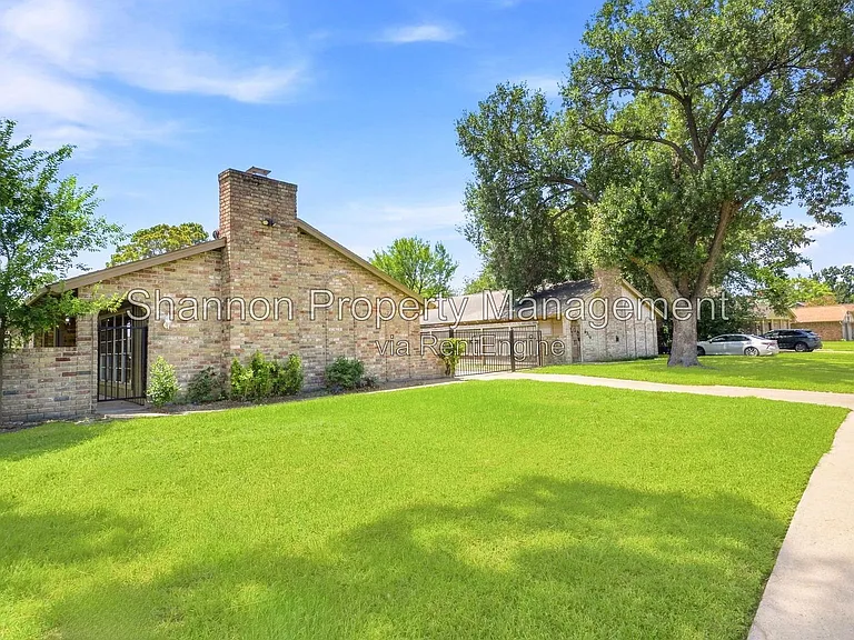 6215 Autumn Arbor Dr — Photo 2