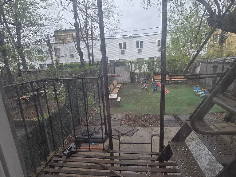 745 Park Ave #1B — Photo 4