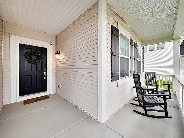 420 Radcliff Ln — Photo 2