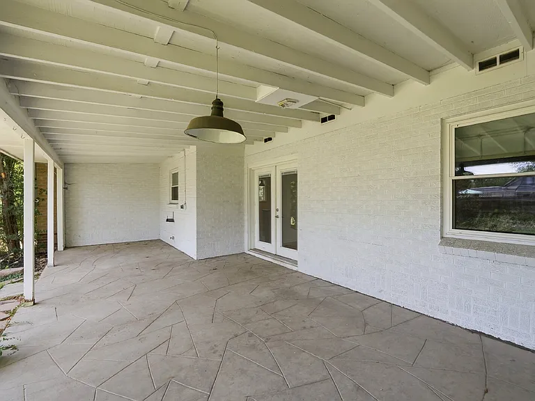 1560 Roslyn St — Photo 20