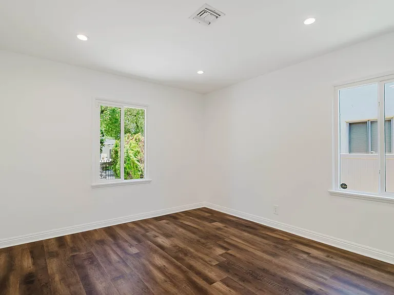 13856 Runnymede St — Photo 21