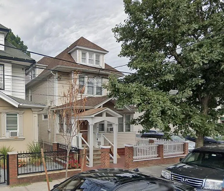 2 bed, 1.0 bath, 700 sqft, $3,200 — Photo 1