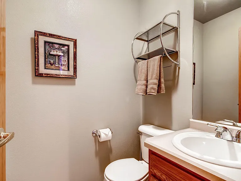 Middle level half bath