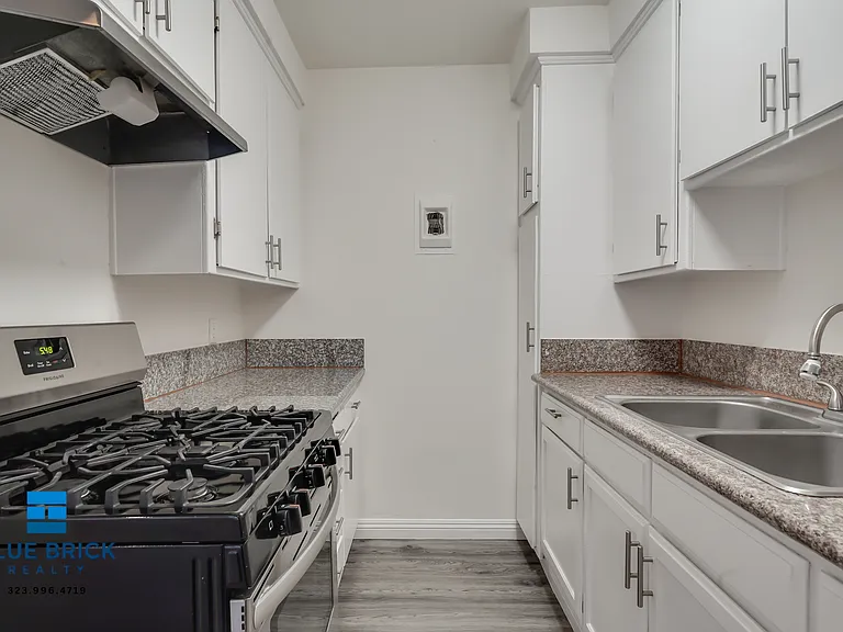 1145 Elden Ave #5 — Photo 5