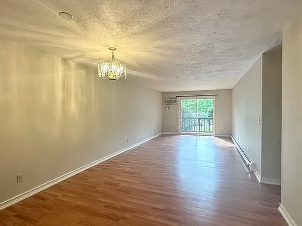 310 Brook Village Rd APT 4, Nashua, NH 03062