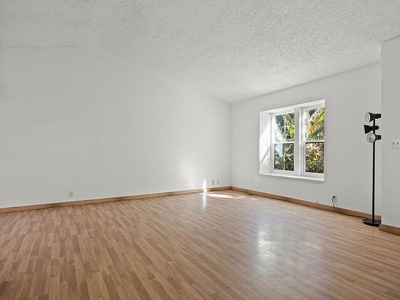 4th image of 153 N Poli St