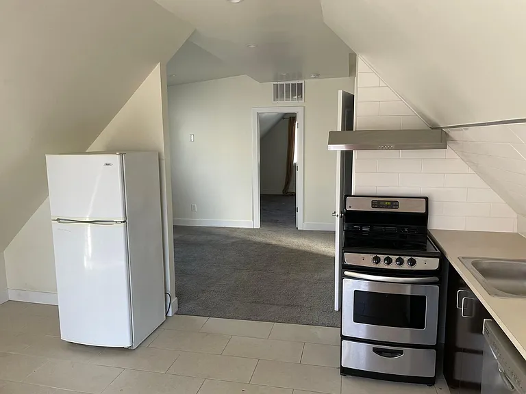 83 S Logan St #C — Photo 7