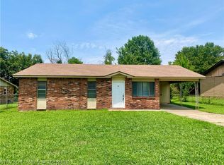 402 42nd Cir W, Van Buren, AR 72956