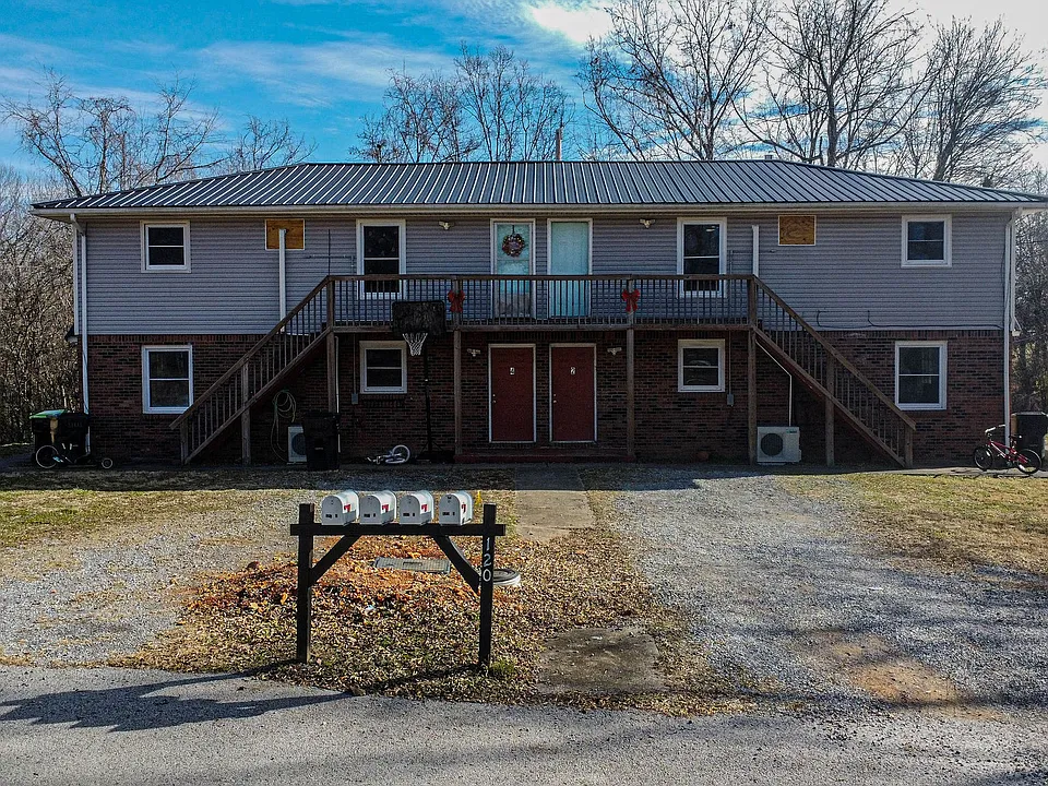 120 Lake Dr #4