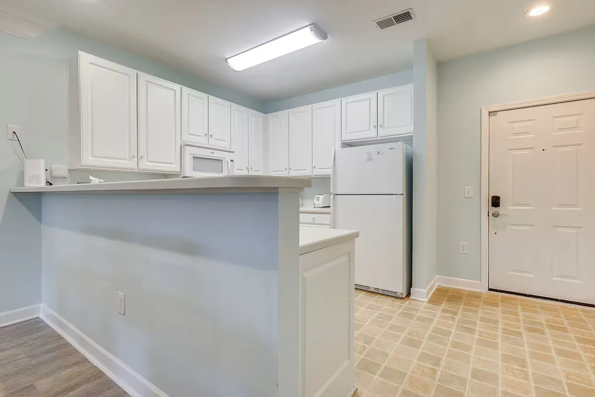 3 bed, 1400 sqft, $1,450 — Photo 2