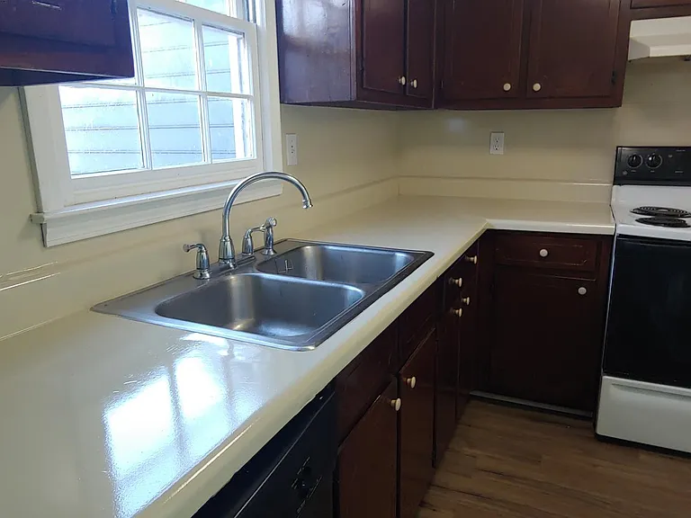 1000 Jeanette Ln — Photo 3