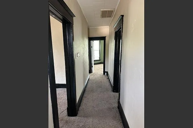 212 W Washington St — Photo 19