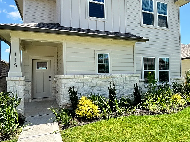 116 Maple Hedge Rd — Photo 1