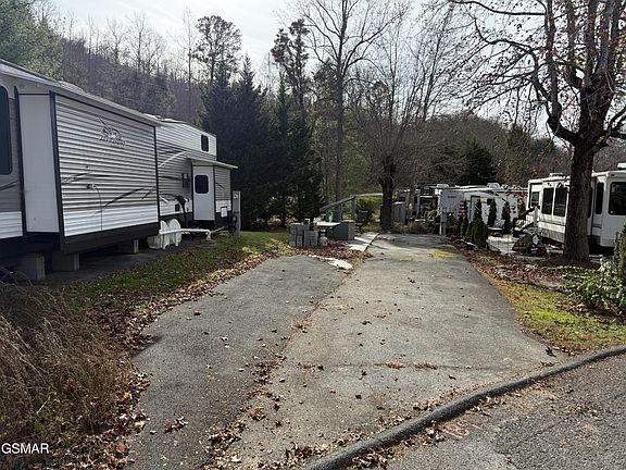 4th image of 4229 E Pkwy #189-lot 189